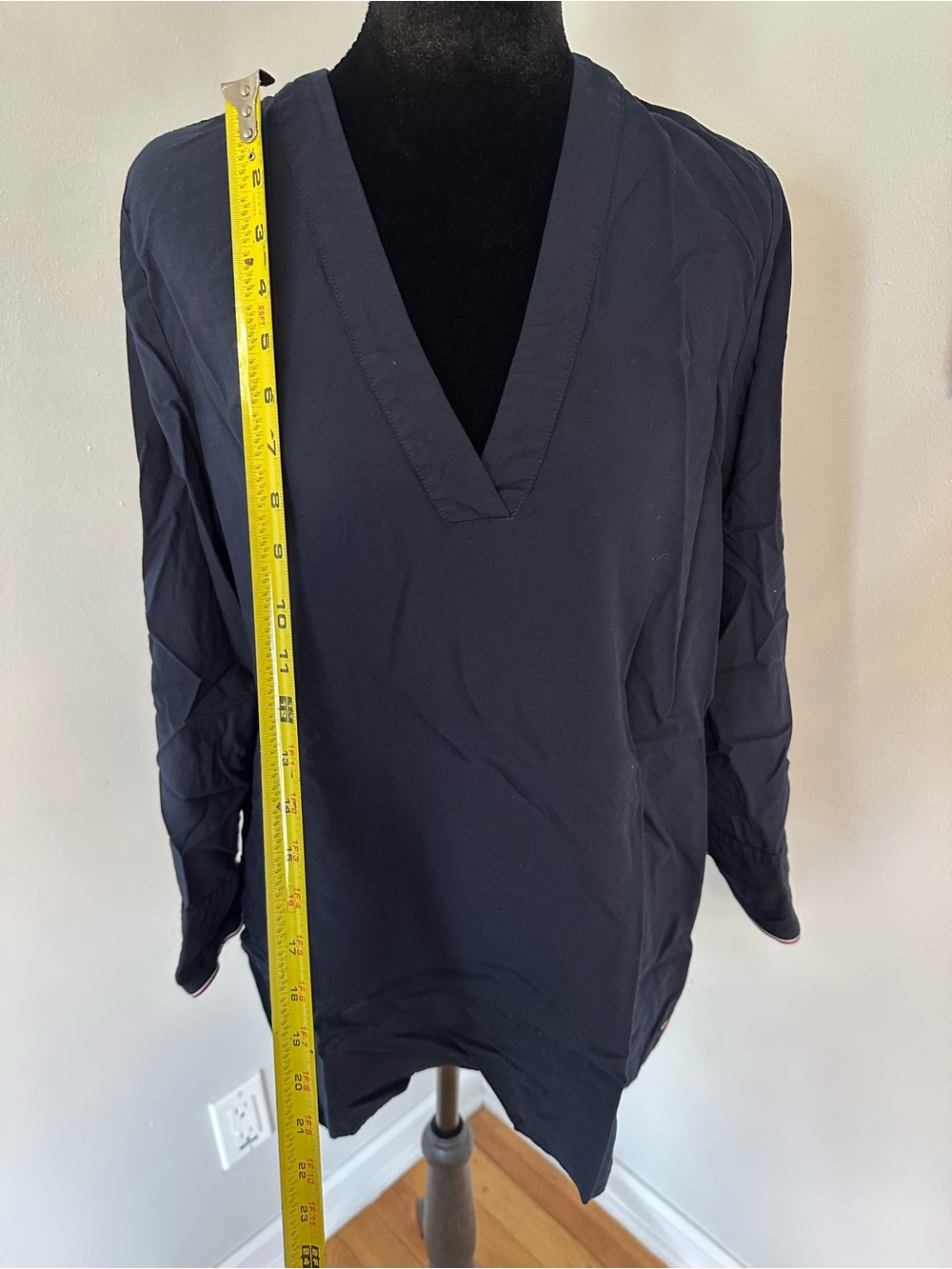 Tommy Hilfiger Navy Blue V-Neck Long Sleeve Blouse w/ Side Slits - Size Medium - Picture 2 of 9